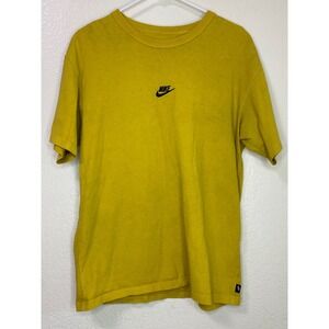 Nike AS Mens Loose Fit Center Embroidered Futura Logo T Shirt Yellow Small